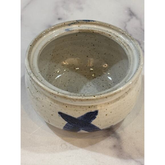 Studio pottery pot with lid speckled blue and white X marks the spot - Picture 3 of 5